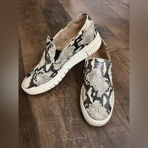 Womens Soul Naturalizer Snakeskin Slip-On Shoes Size 9.5